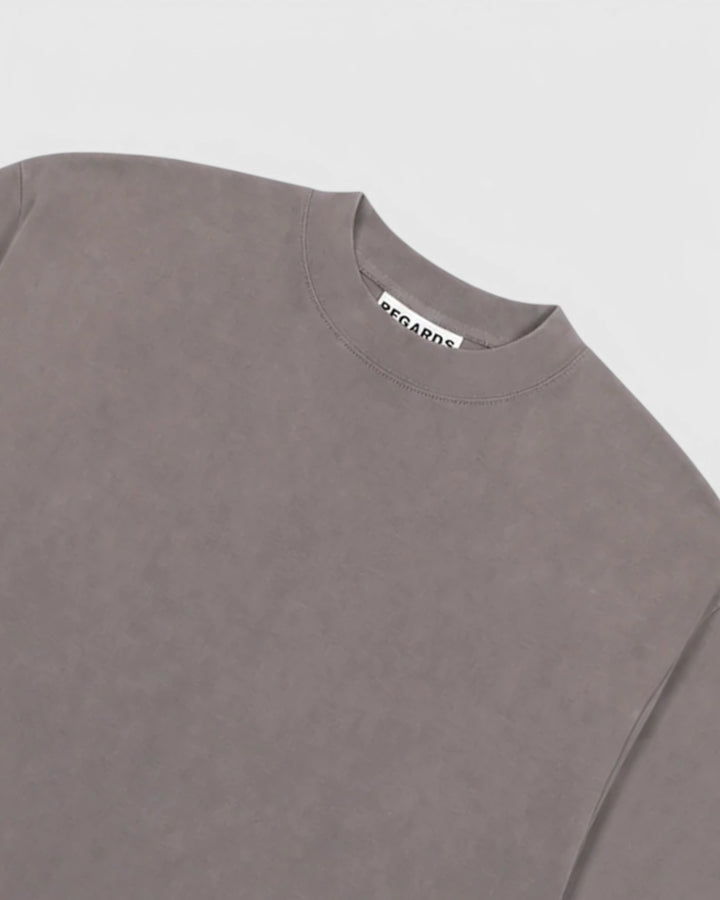 Regards Heavy Oversize Tee Taupe Washed — détail du col et de la matière