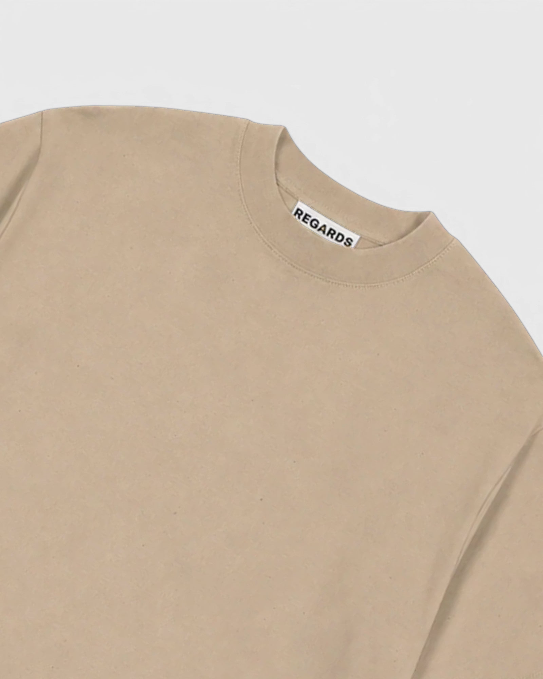 Regards Relaxed Tee Blank Taupe Washed — détail du col et de la matière