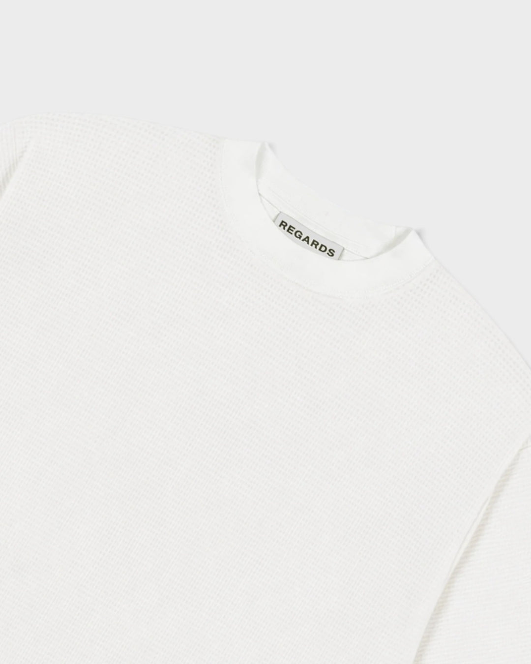 Regards Waffle Oversize Tee Snow — détail du col et de la matière