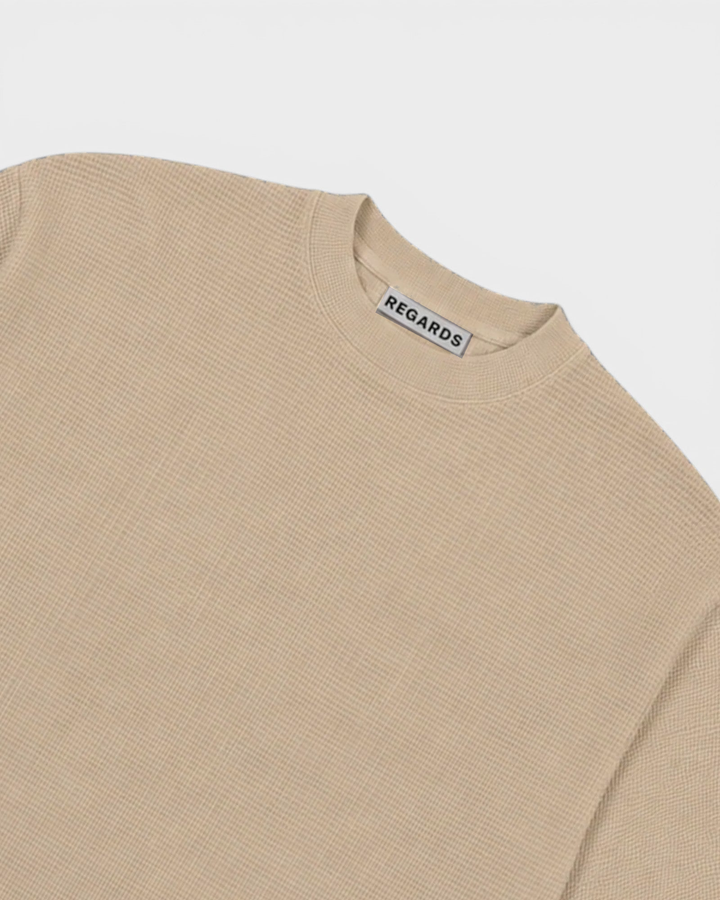 Regards Waffle Oversize Tee Taupe — détail du col et de la matière