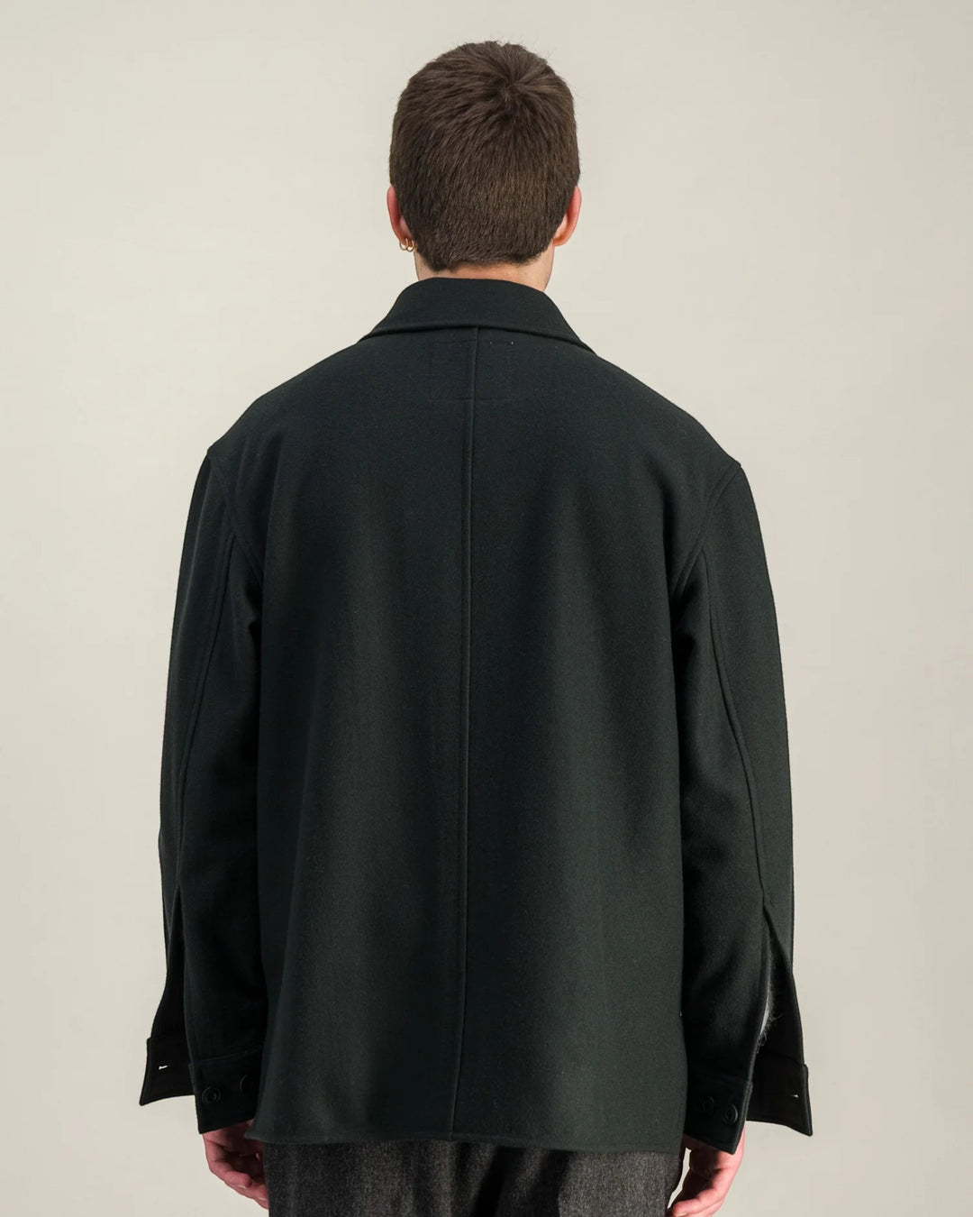 Woody Wool Overshirt Dark Green Parages, vue portée de dos