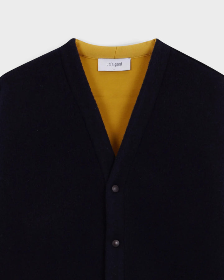 Winter Cardigan Navy Unfeigned, détail du col et de la doublure