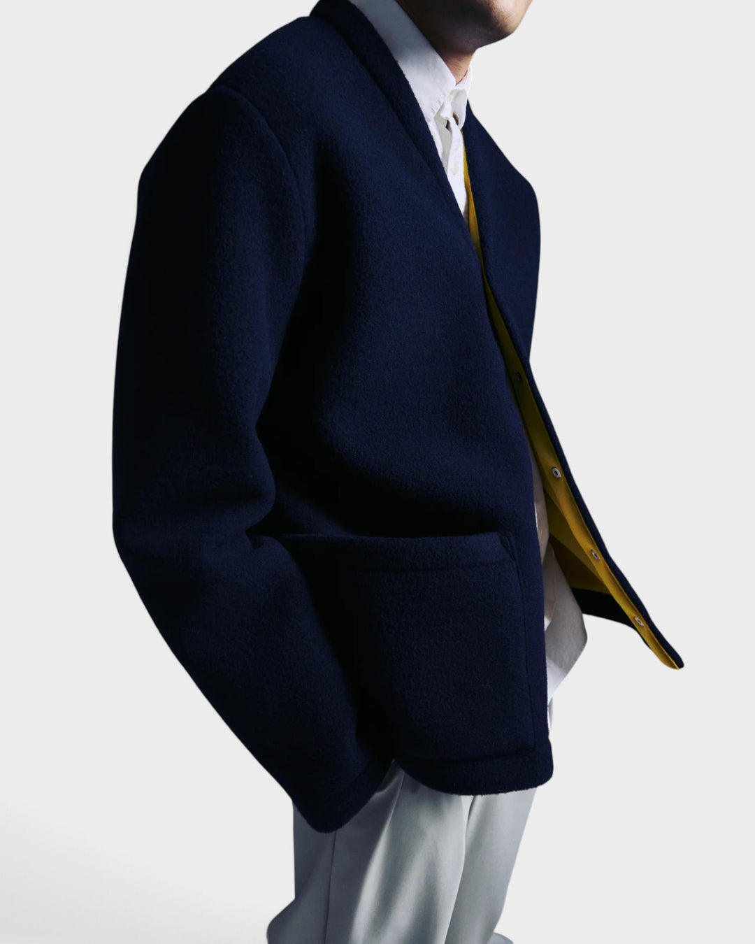 Winter Cardigan Navy Unfeigned, détail porté